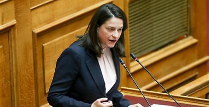 Κεραμέως: Χωρίς αναγραφή θρησκεύματος και ιθαγένειας τα απολυτήρια σχολείων