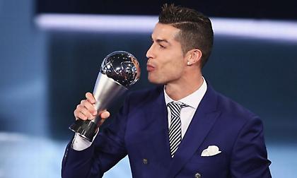 Ρονάλντο: «Δεν κυνηγάω τα ρεκόρ, αυτά με κυνηγούν»