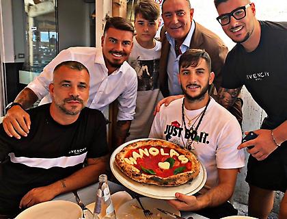 Έγινε... πίτσα ο Μανωλάς (pic)