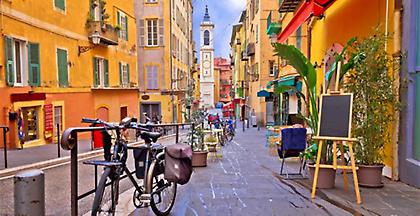 Γαλλία: Δήμαρχος υποχρεώνει τους κατοίκους της πόλης «να είναι χαρούμενοι»