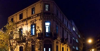 ΕΛΑΣ: Φωτό μεταφοράς των μεταναστών - Το εσωτερικό του κτιρίου του Τσιλλέρ