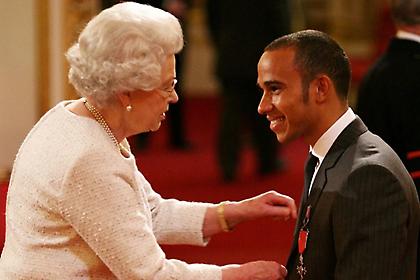 Όταν η Βασίλισσα Ελισάβετ «δίδαξε» τρόπους τον Λούις Χάμιλτον