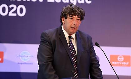 Μιλάει με τον υποψήφιο κεντρικό χορηγό η Α1