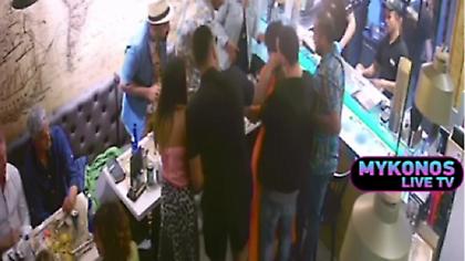 Μύκονος: Υπάλληλος σουβλατζίδικου σώζει πελάτισσα από πνιγμό (vid)