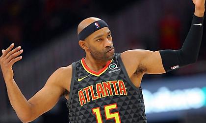 Ανανέωσε με Χοκς και θα αγωνιστεί για τέταρτη δεκαετία ο Βινς Κάρτερ!