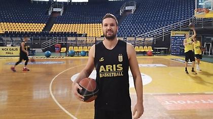 Σακελλαρίου: «Ευλογία να φορώ την ίδια φανέλα με τον Γκάλη, ανυπομονώ να ζήσω το Αλεξάδρειο»