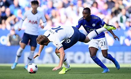 Πεσμένος στο έδαφος σκόραρε στο Λέστερ ο Κέιν! (video)