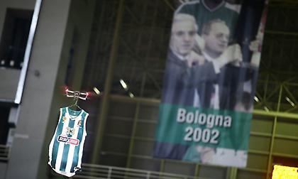 Η φετινή φανέλα του Παναθηναϊκού εμφανίστηκε με... drone στο ΟΑΚΑ (video)