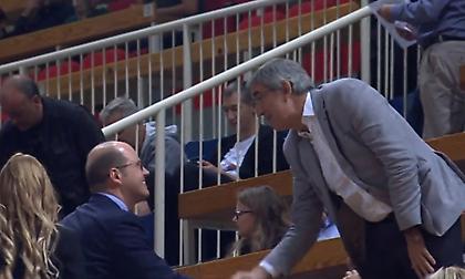 Χειραψία Μπερτομέου-Ζαγκλή στο ΟΑΚΑ (video)