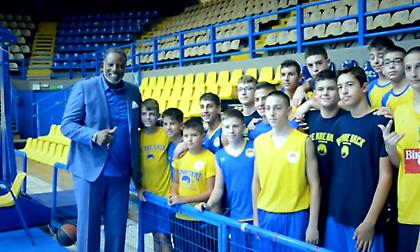 O Όντι Νόρις επισκέφτηκε τις ακαδημίες του Περιστερίου (video)