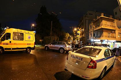 Σε κρίσιμη κατάσταση οπαδός της ΑΕΚ, που έπεσε από το μπαλκόνι μετά από επεισόδια