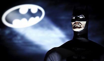 Το σήμα του Batman εμφανίστηκε σε 13 πόλεις