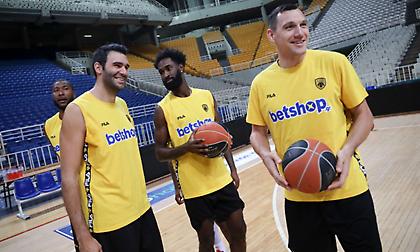 Η media day και ο αγιασμός της ΑΕΚ (vids)