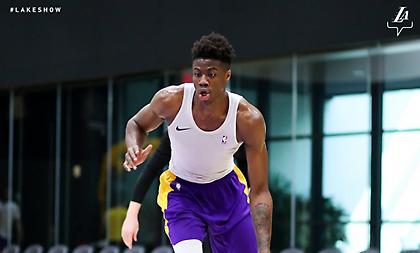 Έπιασε δουλειά στους Λέικερς ο Κώστας Αντετοκούνμπο (pics)