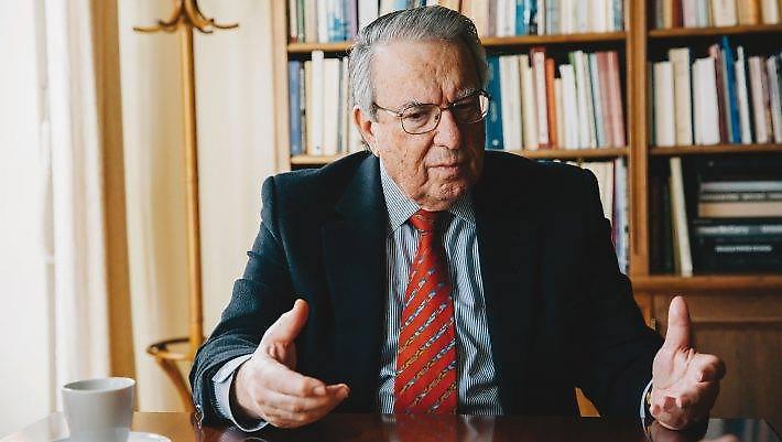 5 λέξεις που αν τις πεις σωστά όλοι σε κοιτάνε με μισό μάτι