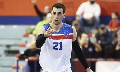 Καμπερίδης στο sport-fm.gr: «Όνειρό μου να αγωνιστώ με ελληνική ομάδα στην Ευρωλίγκα»