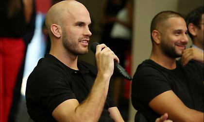 «Δημοσιογράφος» Καλάθης σε Ματσιούλις: «Πώς φτιάχνεις έτσι το μαλλί σου;» (video)