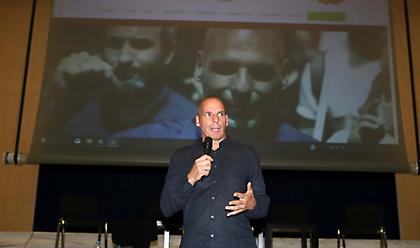 Βαρουφάκης: «Νομπελίστες με έχουν συγχαρεί για την διαπραγμάτευση του 2015»