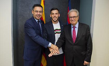 Ανανέωσε με Κάρλες Πέρεθ η Μπαρτσελόνα