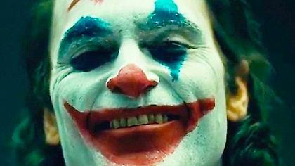 Ο Joker φοβίζει τις ΗΠΑ: Απαγορεύουν μάσκες, βαρύ μακιγιάζ στην προβολή του
