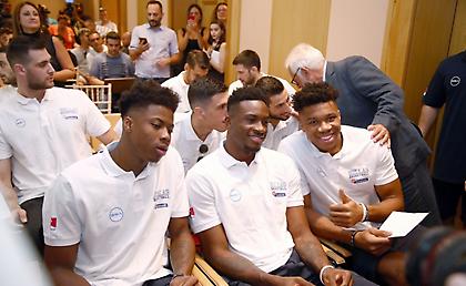 Περήφανος για τον Κώστα ο Γιάννης Αντετοκούνμπο (pic)