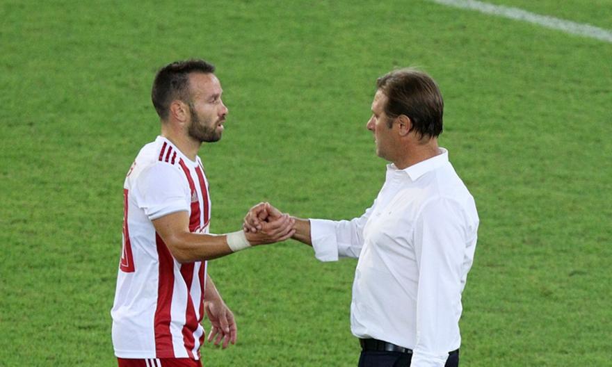 Ευχές του Ολυμπιακού σε Βαλμπουενά (pic)