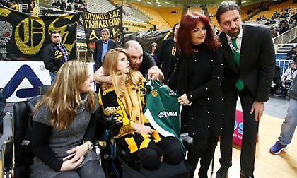 Προσκεκλημένη του Παναθηναϊκού η Μυρτώ, πήρε δώρο από τον Αλβέρτη! (video)