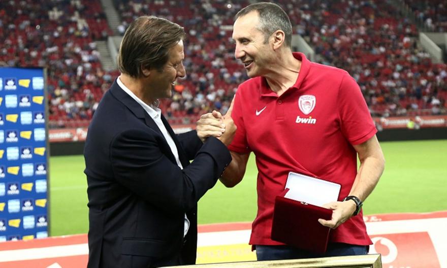 Μαρτίνς: «Χαρούμενος που βρίσκομαι εδώ, σημείο αναφοράς για τον Ολυμπιακό ο Μπλατ»