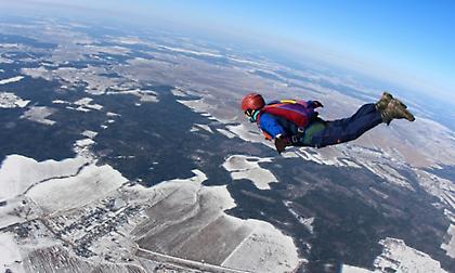 Καναδός τουρίστας σκοτώθηκε από πτώση με αλεξίπτωτο στο Κιλιμάντζαρο