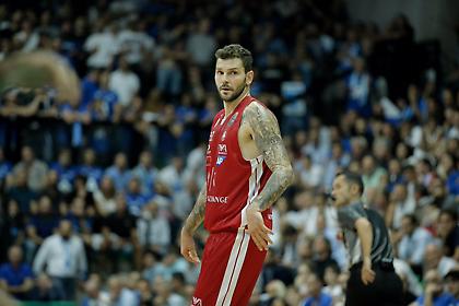 Κάζο μέσα στο Μιλάνο για Αρμάνι!