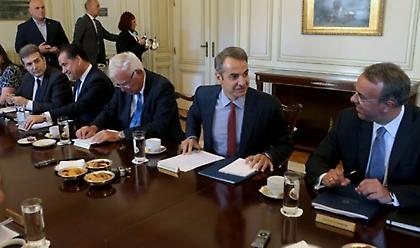 Συνεδριάζει το υπουργικό συμβούλιο. Στο «τραπέζι» και το μεταναστευτικό