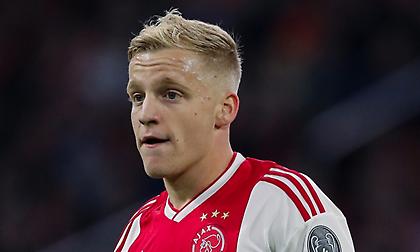 «Νέο συμβόλαιο στον Φαν ντε Μπέεκ ο Άγιαξ»