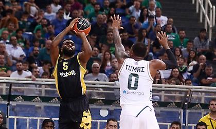 Αιχμηρή ανάρτηση Λάνγκφορντ για Παππά: «Με κλώτσησε εσκεμμένα»