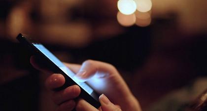 Έφηβη σκοτώθηκε όταν το κινητό εξερράγη ενώ κοιμόταν