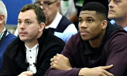 GM Μπακς: «Δεν με ενδιαφέρουν οι άλλοι αστέρες, θέλω ο Γιάννης να μείνει εδώ»