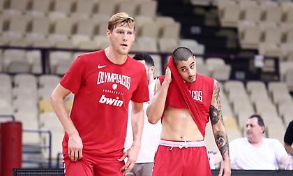 Από την προετοιμασία του Ολυμπιακού στην Πέζαρο ο Τσάπμαν