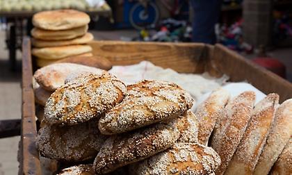 Πρέπει να «κόβουμε» το ψωμί όταν κάνουμε διατροφή;