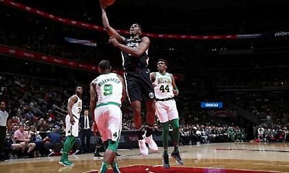 Πλήγμα με Μαϊνμί στους Ουίζαρντς!