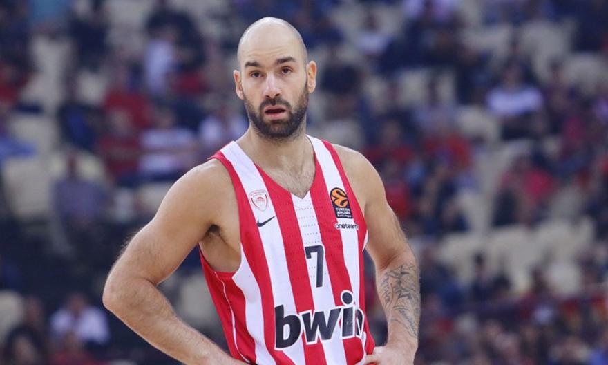 Το buzzer-beater του Σπανούλη στη λήξη της πρώτης περιόδου (video)