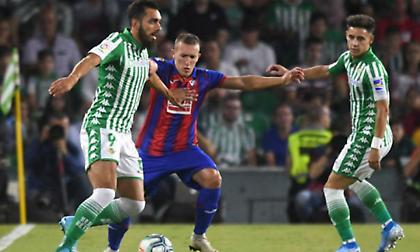 Όρθια στην Ανδαλουσία η Εϊμπάρ