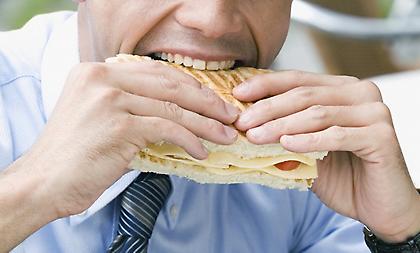 Γιατί χάνεις βάρος όταν μασάς αργά;