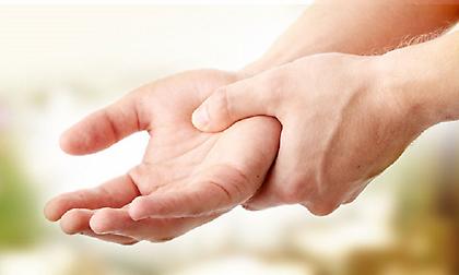 Γιατί μουδιάζουν τα χέρια και τα πόδια σας;