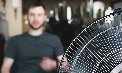 Πόσο χρήσιμος είναι ένας ανεμιστήρας όταν ζεσταίνεσαι υπερβολικά;