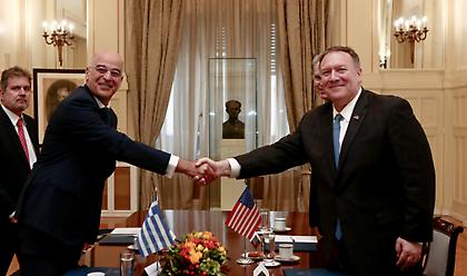 Σε θερμό κλίμα η συνάντηση Δένδια και Πομπέο