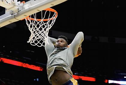 Δέκα χιλιάδες στην ανοιχτή προπόνηση του Ζάιον με τους Πέλικανς (video)