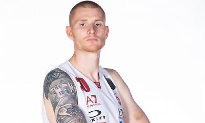 Χωρίς Γουάιτ λόγω… πατρότητας η Αρμάνι