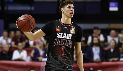 Ο ΛαΜέλο Μπολ «έσπασε» τους αστραγάλους αντιπάλου δύο φορές στην ίδια φάση (video)