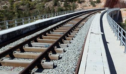 Αποκαταστάθηκε η βλάβη στις γραμμές ΟΣΕ λόγω πυρκαγιάς σε εγκαταλελειμμένα βαγόνια