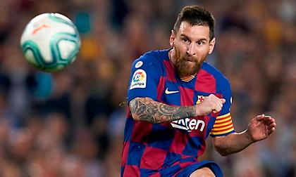 Έπιασε… κατοστάρα εκτός περιοχής ο Μέσι! (video)