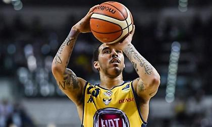 Απίθανο τρίποντο του Μουρ στην Πόλη! (video)